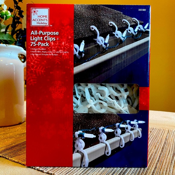 All-Purpose
Light. Clips
75-Pack
• Indoor/Outdoor
• For Use on Shingles/Gutters - Picture 1 of 6